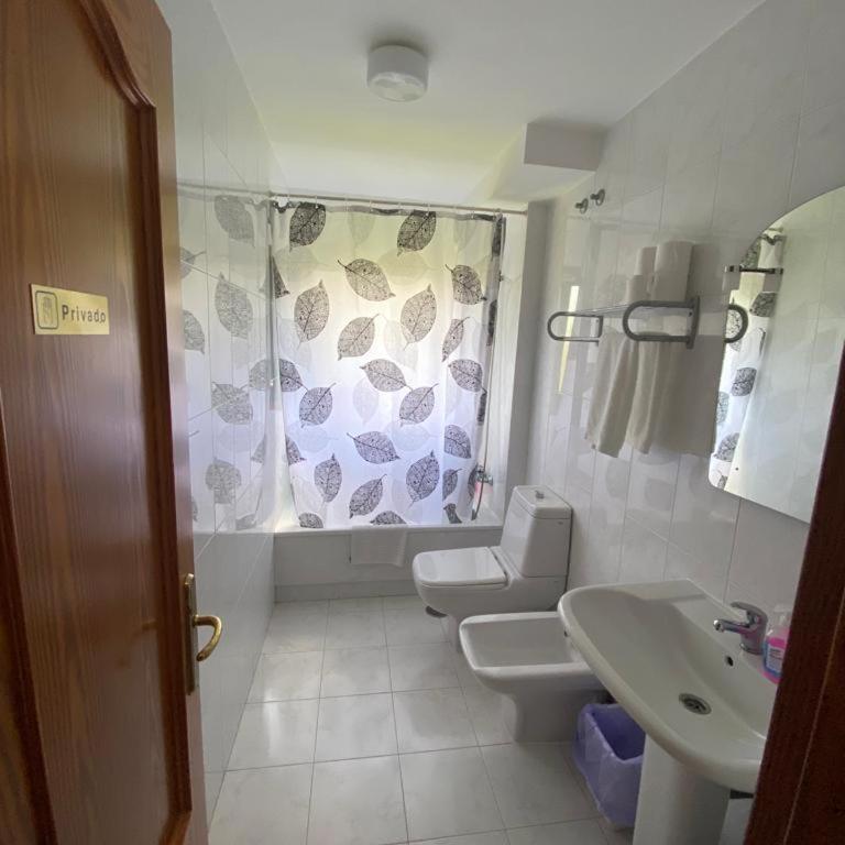 Hostal Pumar - Habitación Doble Estándar con baño compartido - 6