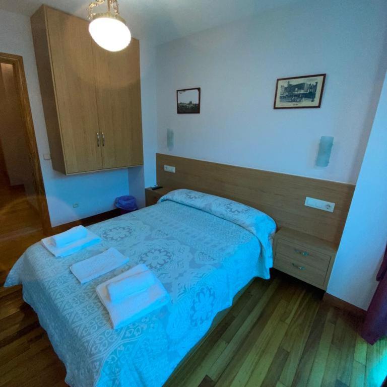 Hostal Pumar - Habitación Doble Estándar con baño compartido - 8