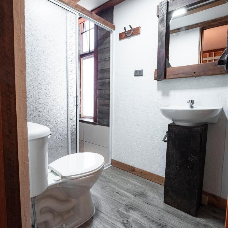Rustika Hotel - Habitación Cuádruple con baño privado - 5