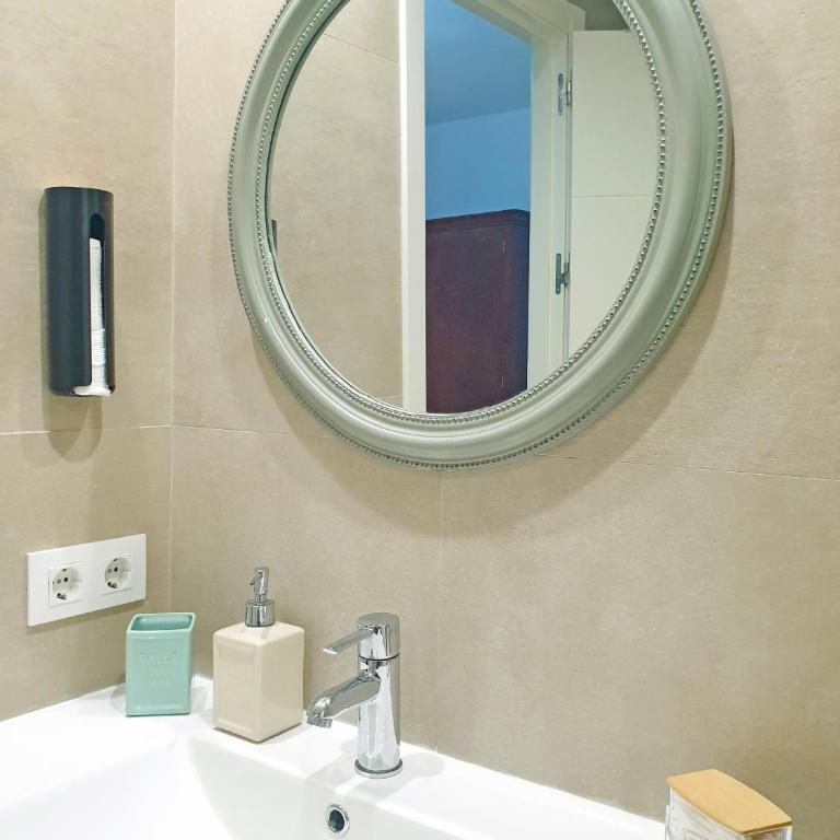 Triana Home Luxury - One-Bedroom Apartment - 9