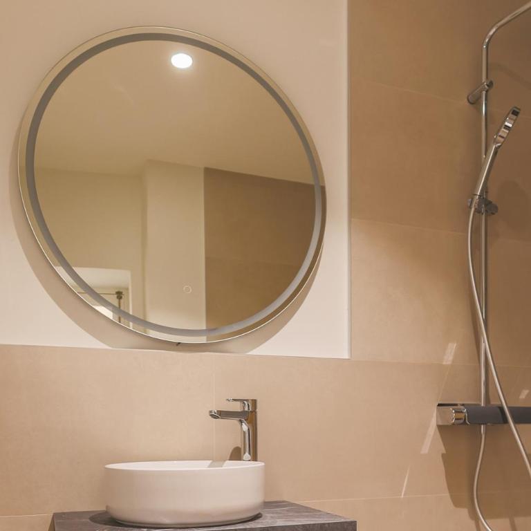 Dorinda Rooms - Double Room with Private Bathroom - 3