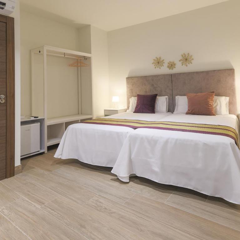 Dorinda Rooms - Superior Triple Room - 9