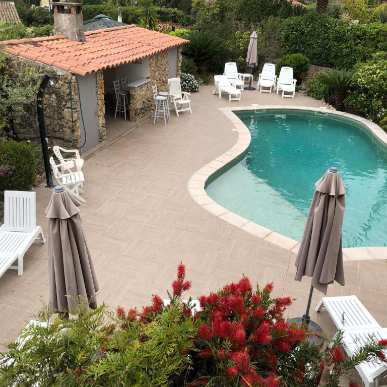 Villa Gecko - Apartment with Pool View - 13