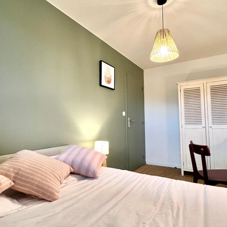 La Villa du Lac - piscine chauffée - Jacuzzi - clim - Three-Bedroom Villa - 18