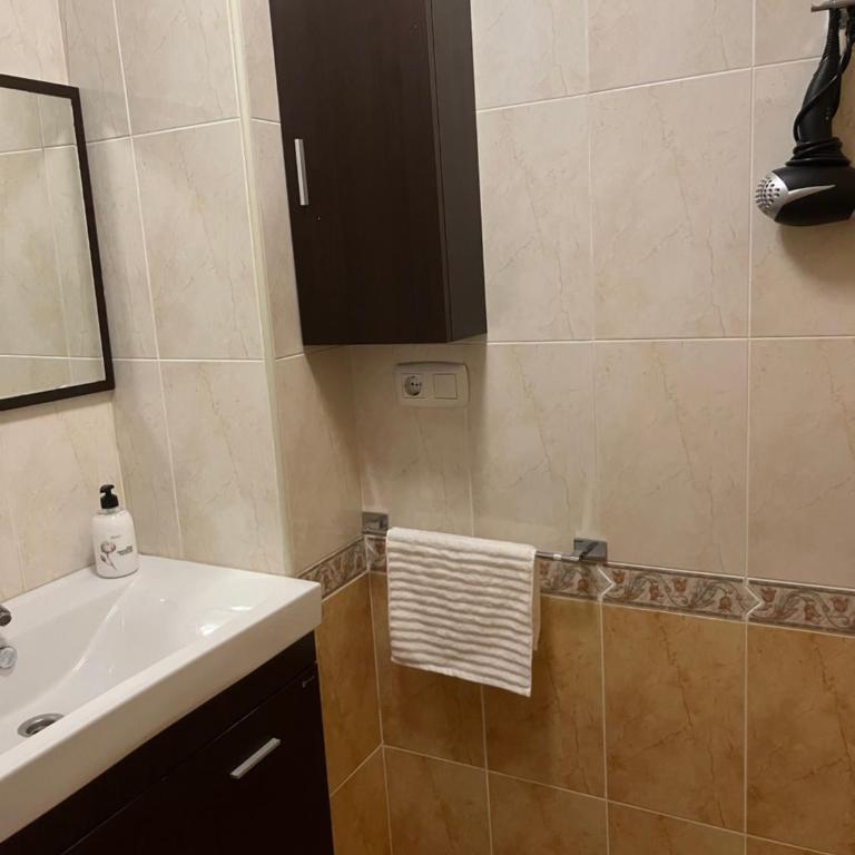 Almuden's yellow apartment, HIGH-SPEED FREE WIFI, 250m to Beach, The center of Torrevieja - Two-Bedroom Apartment - 16