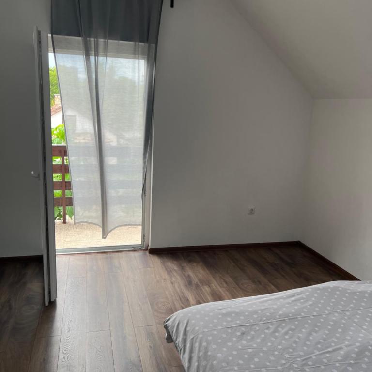 Una - Three-Bedroom House - 37