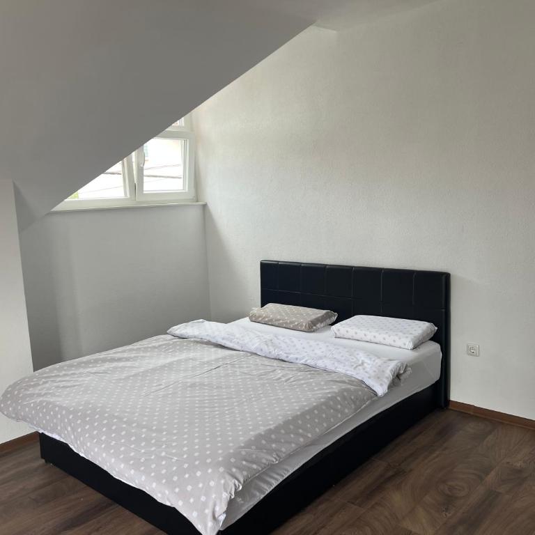 Una - Three-Bedroom House - 38