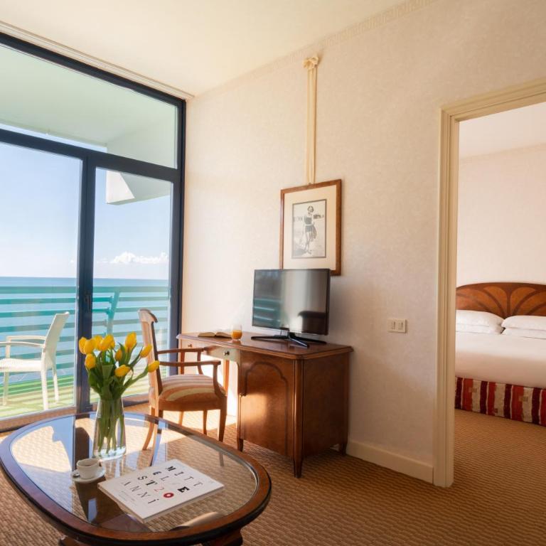 Grand Hotel Astoria - Superior Junior Suite Sea Side - 3