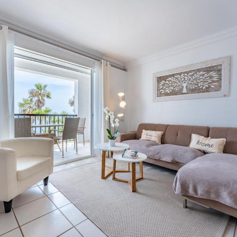 Dona Lola Micaela Beach front duplex 2 bedroom apartment - open sea and beach views surrounded by bars and restaurants - Costa del Sol - CS199 - Apartamento de 2 dormitorios - 35