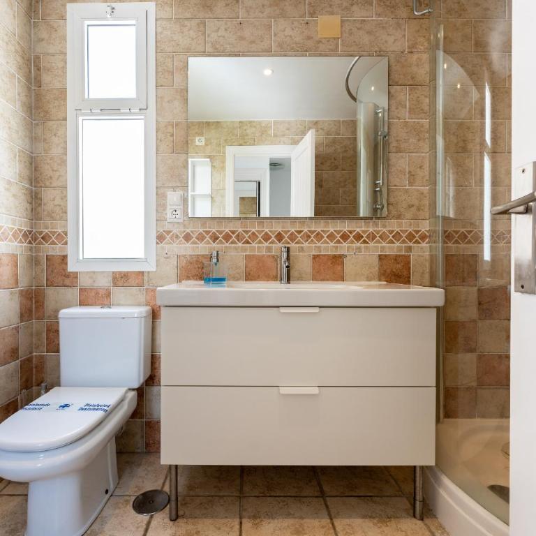 Dona Lola Micaela Beach front duplex 2 bedroom apartment - open sea and beach views surrounded by bars and restaurants - Costa del Sol - CS199 - Apartamento de 2 dormitorios - 37