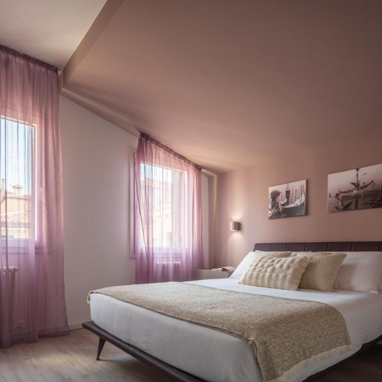 Sant'Aponal Cozy Apartment with Balcony R&R - Two-Bedroom Apartment - 14