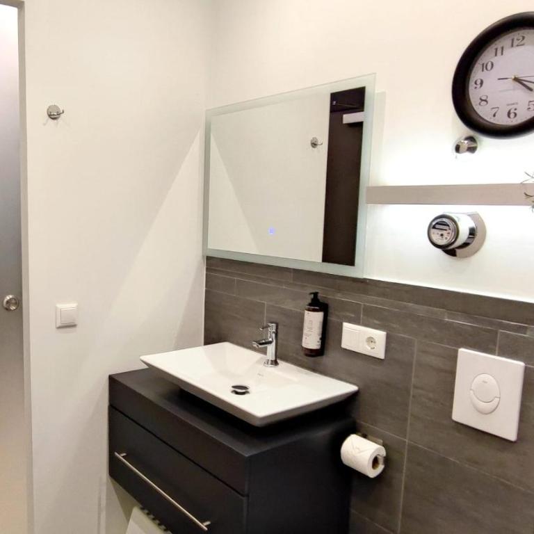 HOMELY STAY Studio P1 - Elegant Self-Check-in Studio-Apartment in Munich -with Kitchen and Washing Machine - Apartment - 17