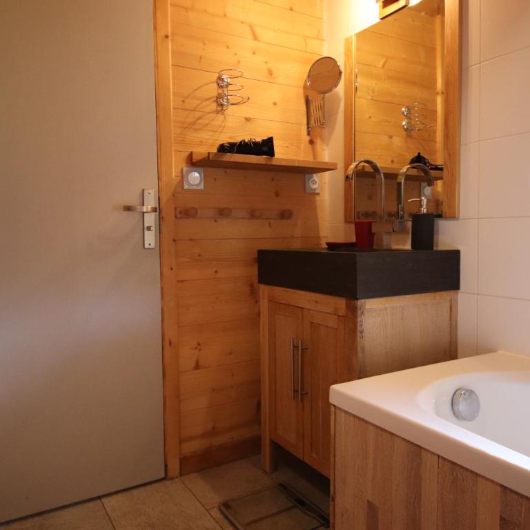 Charming Chalet w/ Mountain & Slope Views, Jacuzzi - Chalet - 26