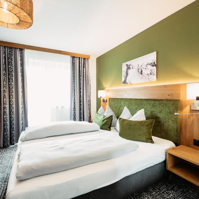 Hotel Schützenhof - Doppelzimmer mit Balkon - 3