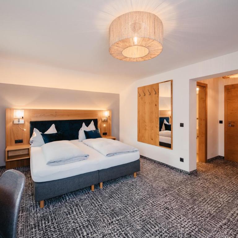 Hotel Schützenhof - Doppelzimmer mit Balkon - 5