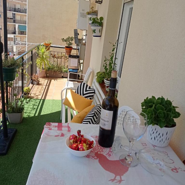 Gonzalo de Berceo 15 " CALIDAD-SOBRIO" AND " FREE PRIVATE PARKING " - Apartamento de 3 dormitorios - 55