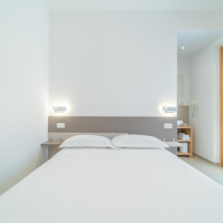 Nuova -Luxury Rooms & Apartment- - Camera Queen con Vista Piscina - 15