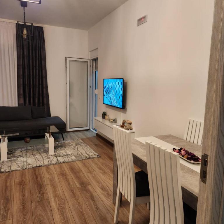 Apartment minutes away from the beach - Two-Bedroom Apartment - 1