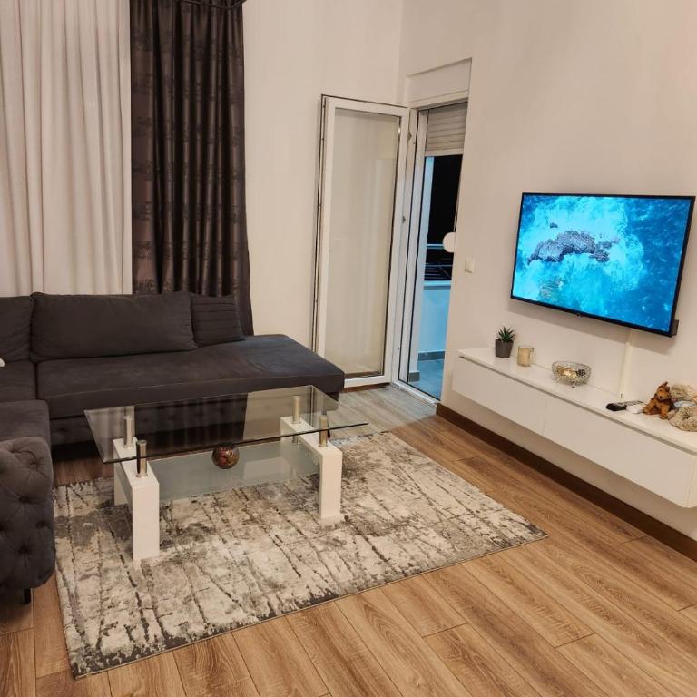 Apartment minutes away from the beach - Two-Bedroom Apartment - 2