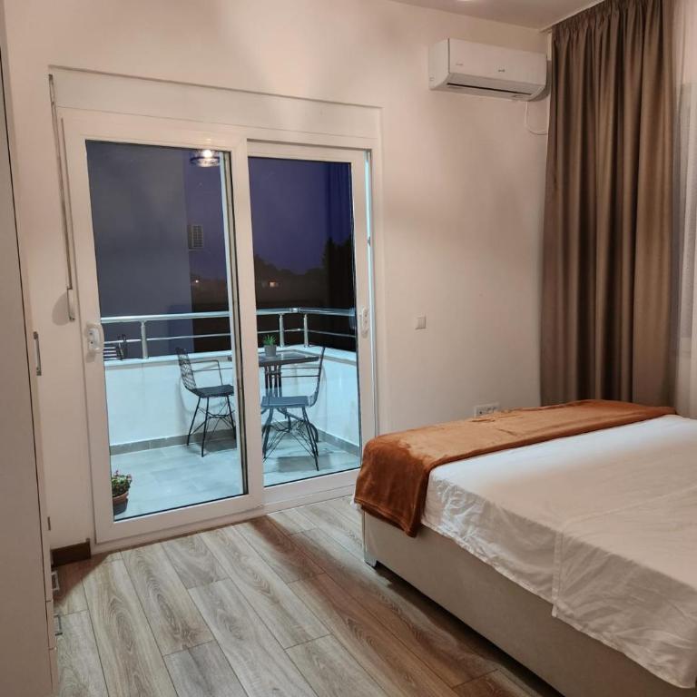 Apartment minutes away from the beach - Two-Bedroom Apartment - 7
