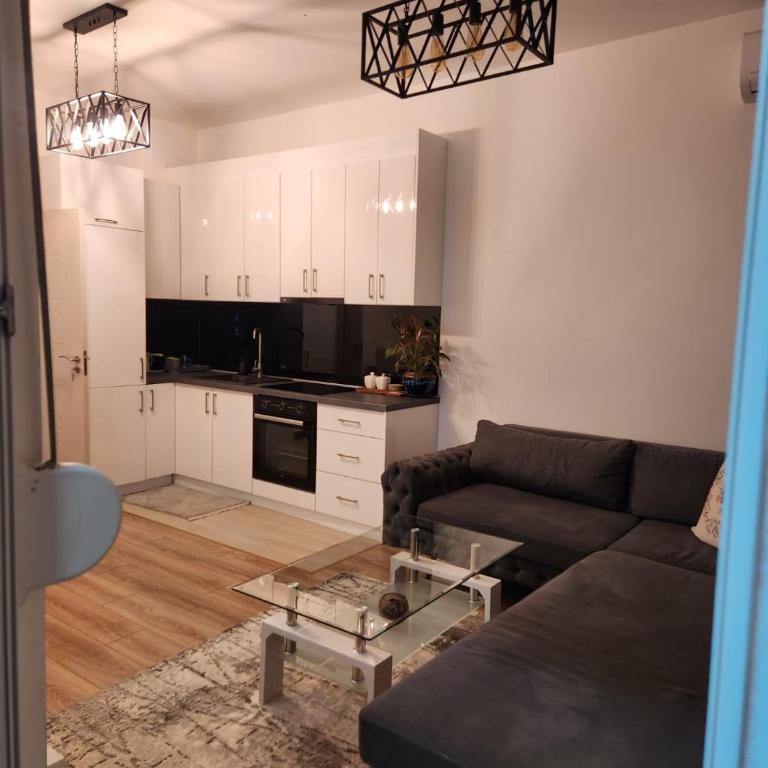 Apartment minutes away from the beach - Two-Bedroom Apartment - 14