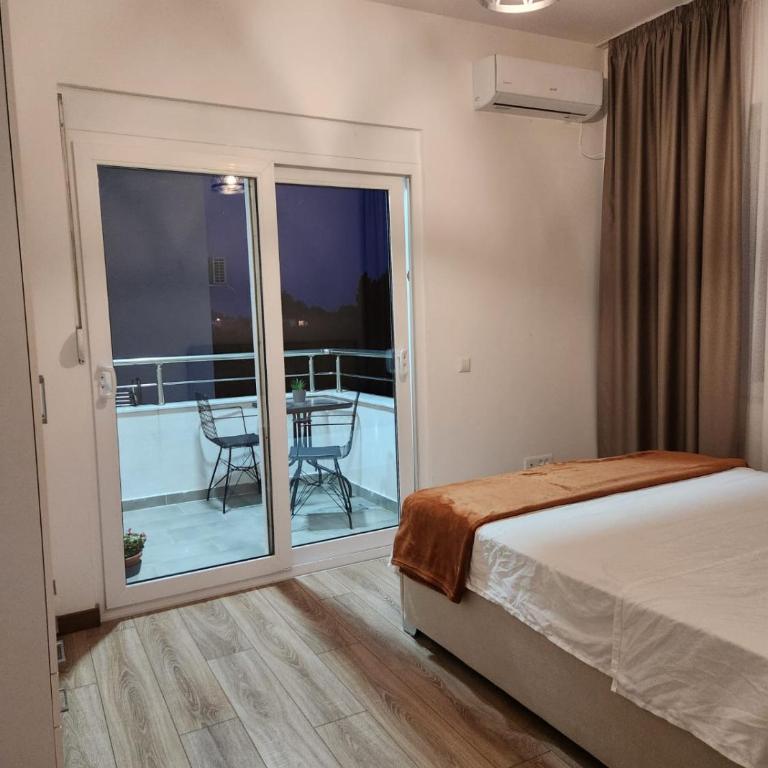 Apartment minutes away from the beach - Two-Bedroom Apartment - 18
