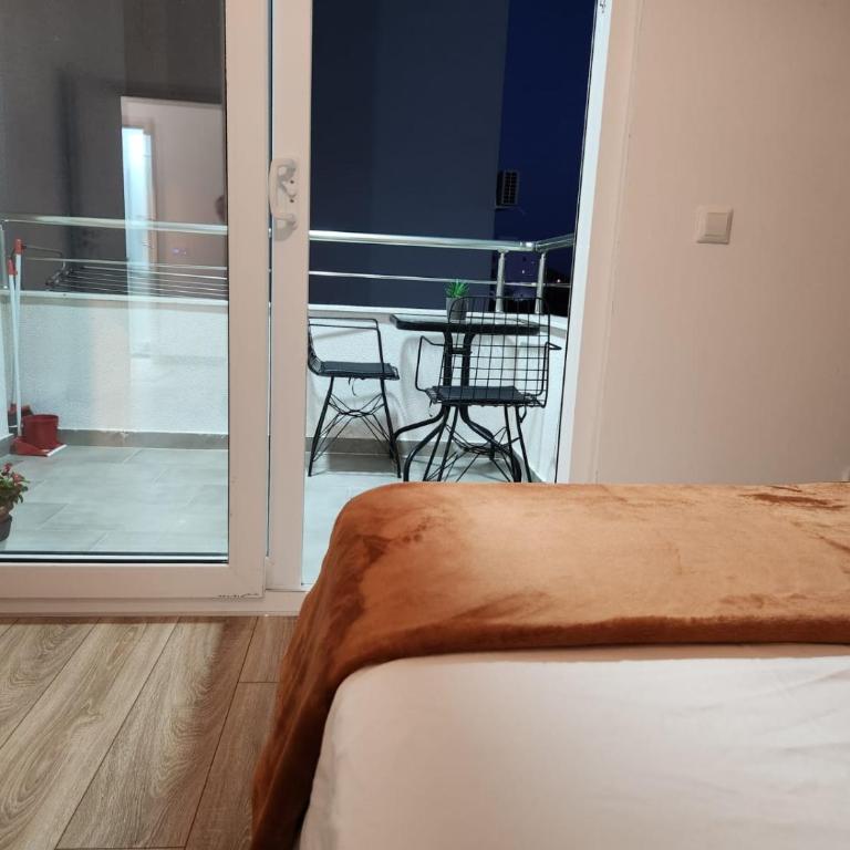 Apartment minutes away from the beach - Two-Bedroom Apartment - 34