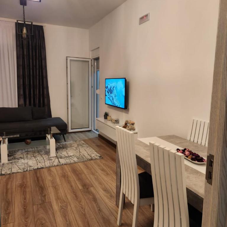 Apartment minutes away from the beach - Two-Bedroom Apartment - 36