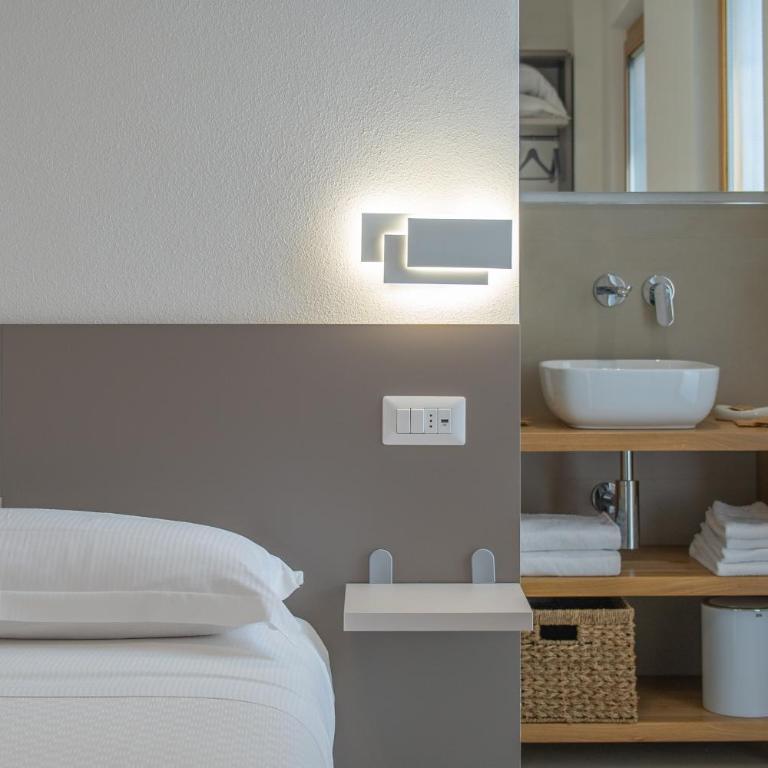 Nuova -Luxury Rooms & Apartment- - Camera Queen con Vista Piscina - 8