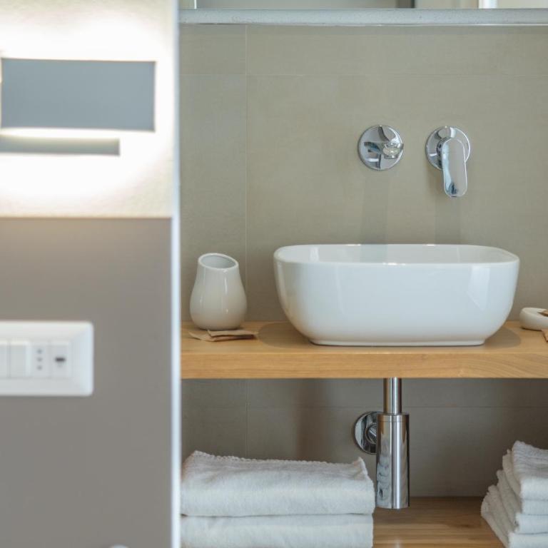 Nuova -Luxury Rooms & Apartment- - Camera Queen con Vista Piscina - 14