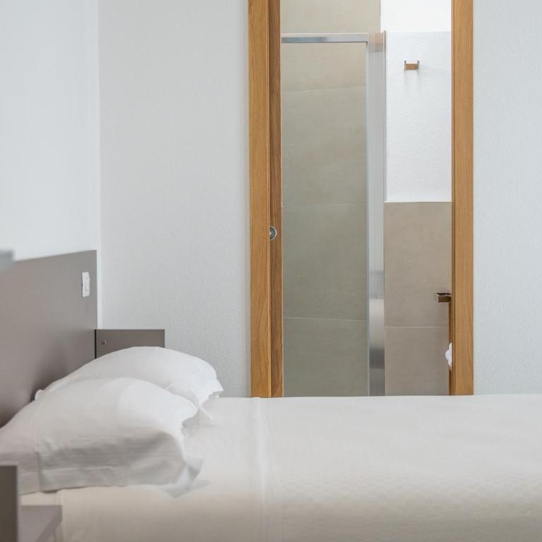 Nuova -Luxury Rooms & Apartment- - Camera Matrimoniale con Patio - 12
