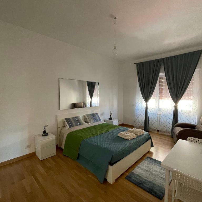 LOCAZIONE TURISTICA PAOLUCCI - Double Room with Shared Bathroom - 1