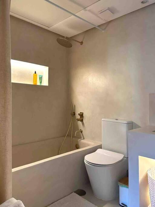 Modern 2 bedroom in Marbella Real - Two-Bedroom Apartment - 16