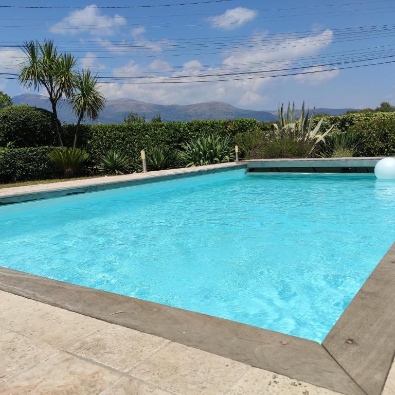 Superbe villa de charme avec piscine chauffée - Maison de Vacances - 1