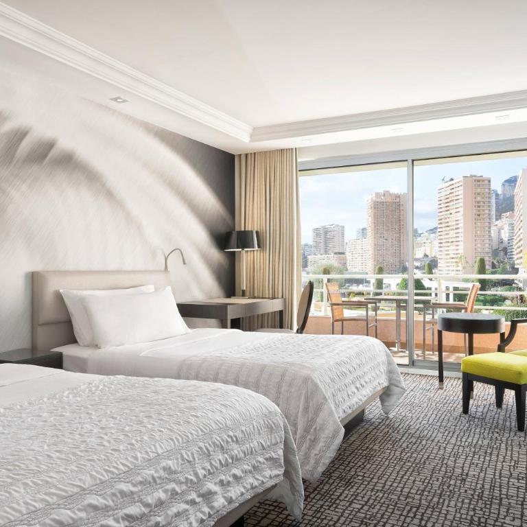 Le Méridien Beach Plaza - Deluxe Zimmer mit 2 Doppelbetten, eingeschränktem Meerblick und Balkon - 1
