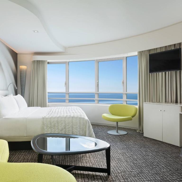 Le Méridien Beach Plaza - Designerzimmer Crystal Towers mit 1 Kingsize-Bett und Meerblick - 1