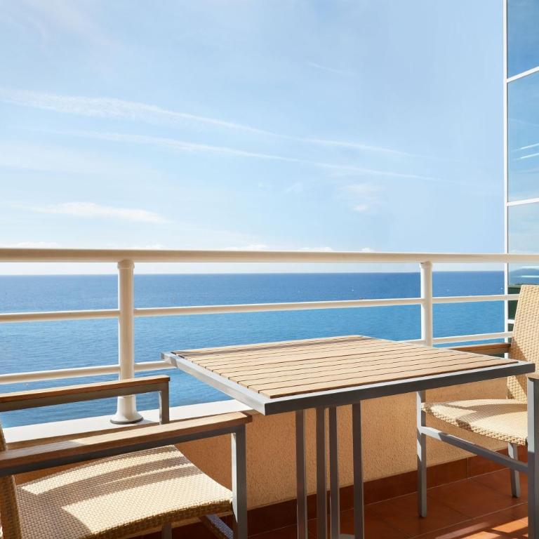 Le Méridien Beach Plaza - Deluxe Zimmer mit Kingsize-Bett, Balkon und Meerblick - 4