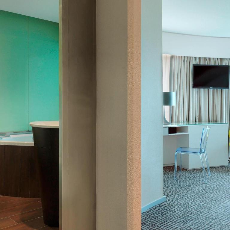 Le Méridien Beach Plaza - Designerzimmer Crystal Towers mit 1 Kingsize-Bett und Meerblick - 5