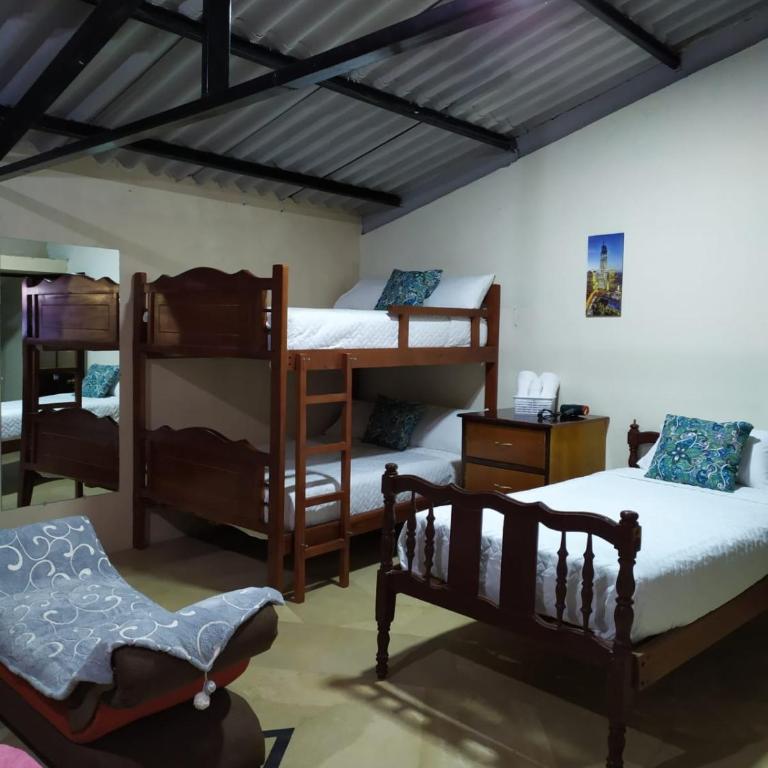 APARTAMENTO ESTUDIO - COMPLETO Y MUY BIEN UBICADO - Apartamento de 1 dormitorio - 4