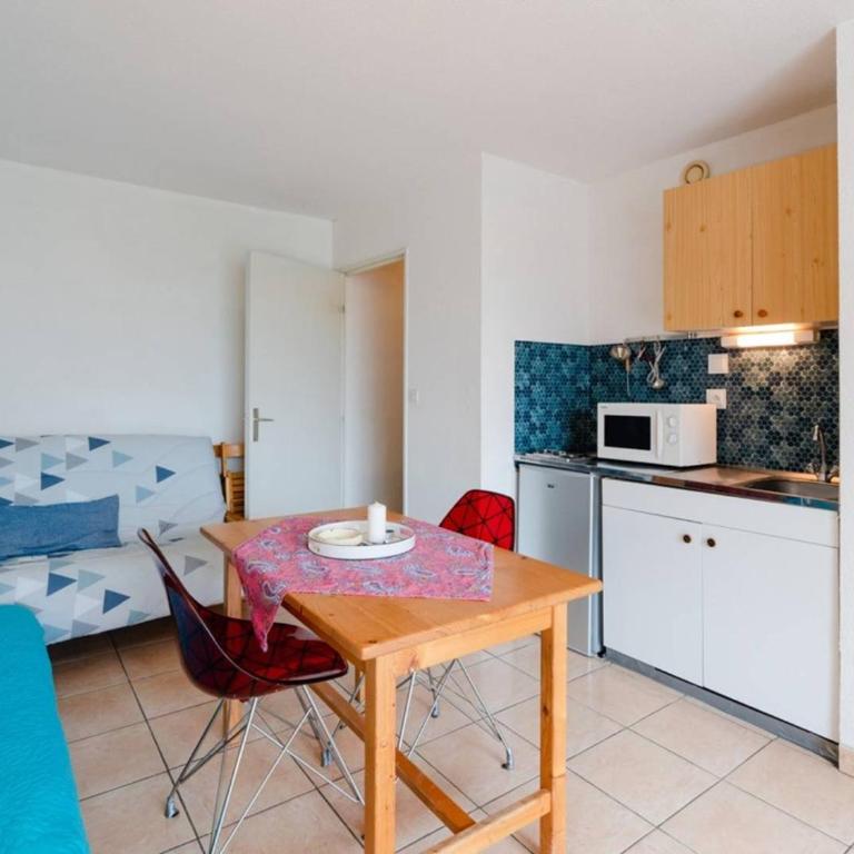 Appartement T2 à Narbonne-Plage - 30m de la plage, balcon, 4 couchages, parking gratuit - FR-1-409A-27 - Apartment - 2