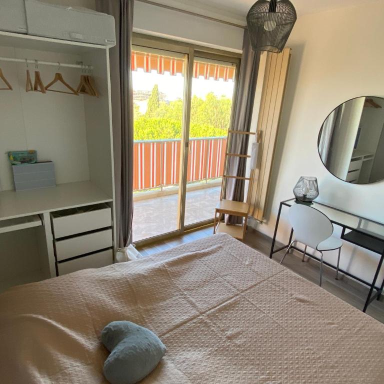 Appartement Juan-Les-Pins, 4 pieces, 80m2, Residence Luxe Piscine Tennis - Appartement 3 Chambres - 38