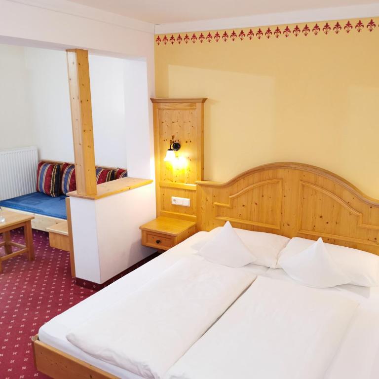 Hotel Angerwirt COSY HOLIDAY HOME - Dreibettzimmer mit Balkon - 1