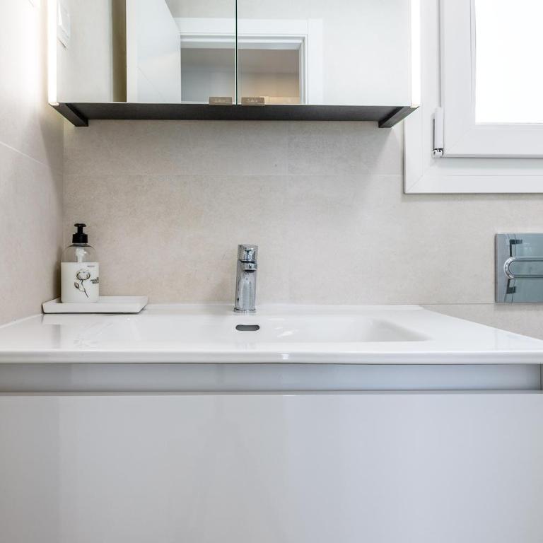 A&N Ocean Breeze Retreat with Pool Torre del Mar - Apartment with Balcony - 12