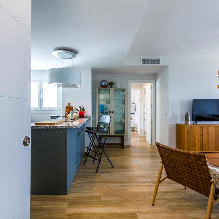 A&N Ocean Breeze Retreat with Pool Torre del Mar - Apartment with Balcony - 19