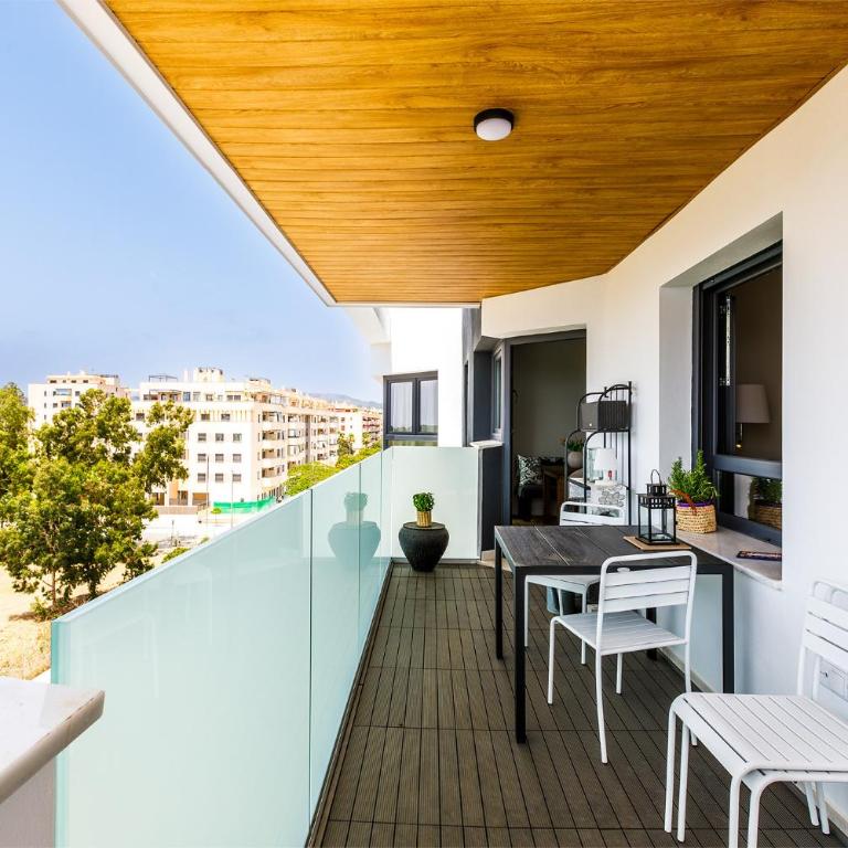 A&N Ocean Breeze Retreat with Pool Torre del Mar - Apartment with Balcony - 21