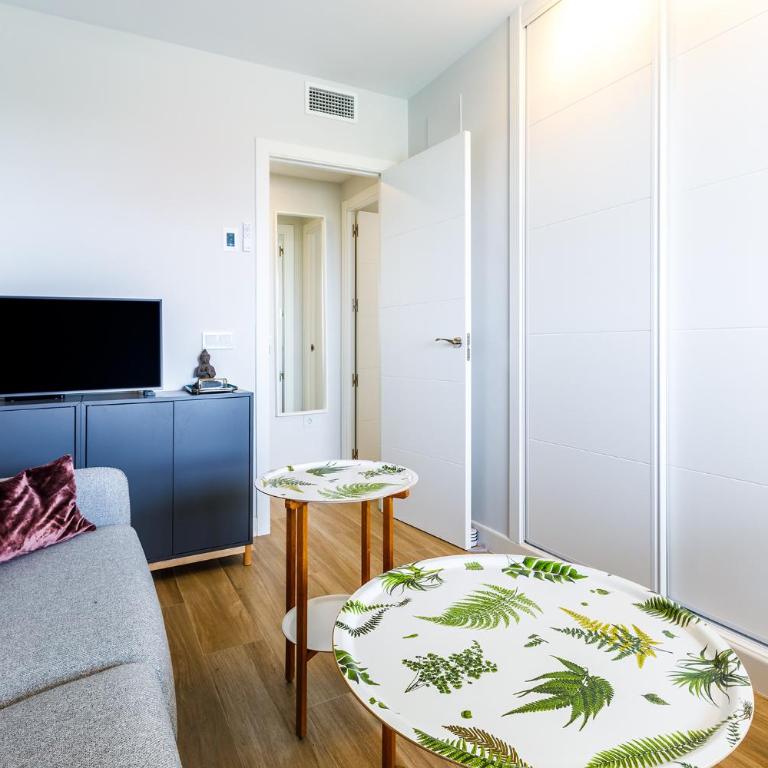 A&N Ocean Breeze Retreat with Pool Torre del Mar - Apartment with Balcony - 32