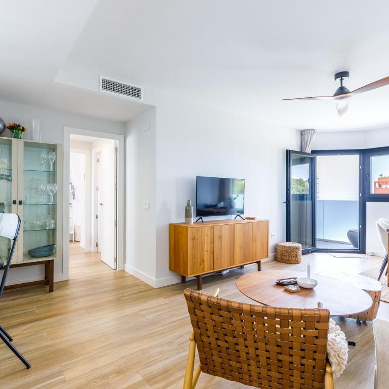 A&N Ocean Breeze Retreat with Pool Torre del Mar - Apartment with Balcony - 39