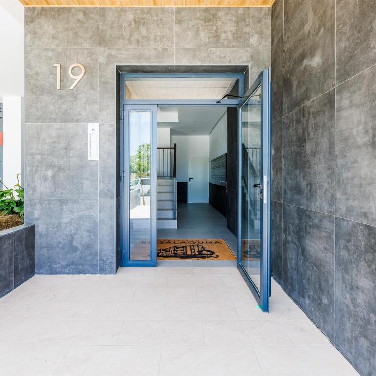 A&N Ocean Breeze Retreat with Pool Torre del Mar - Apartment with Balcony - 40