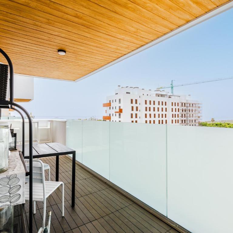 A&N Ocean Breeze Retreat with Pool Torre del Mar - Apartment with Balcony - 59