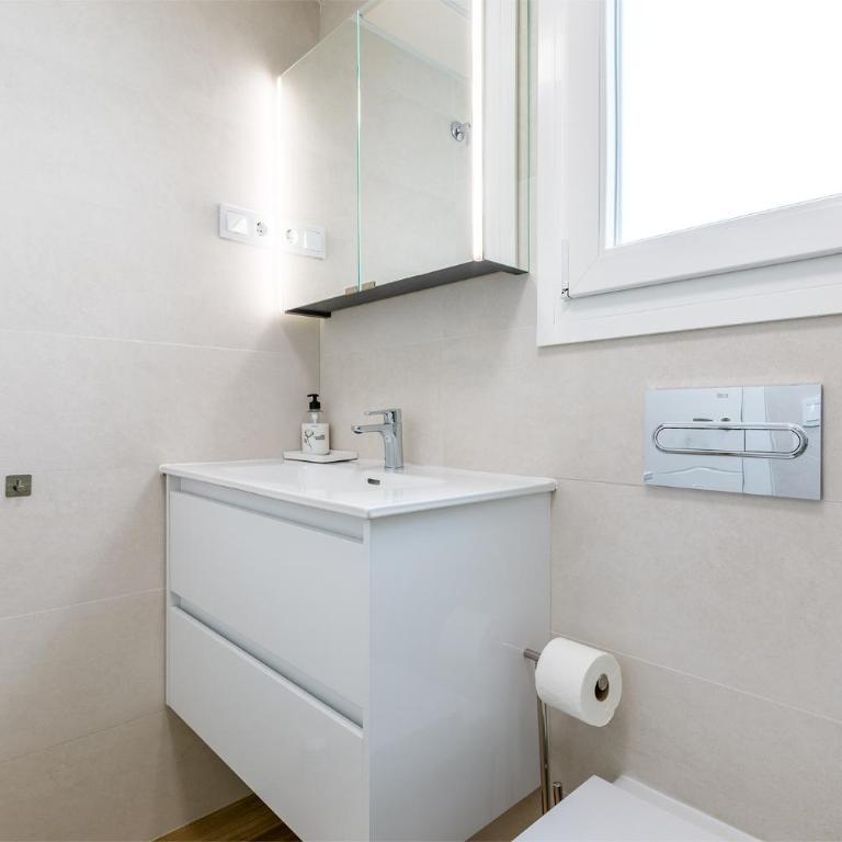 A&N Ocean Breeze Retreat with Pool Torre del Mar - Apartment with Balcony - 60